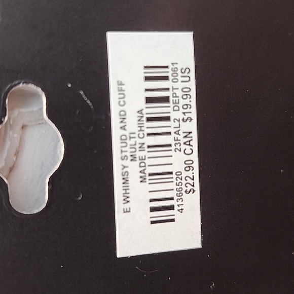 Torrid - Spooky Ghost Stud Set & Cuff​​​​​​ - Picture 3 of 9